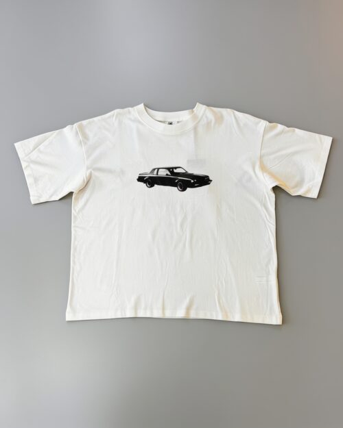 Camiseta Blanca GNX con Estampado Gráfico